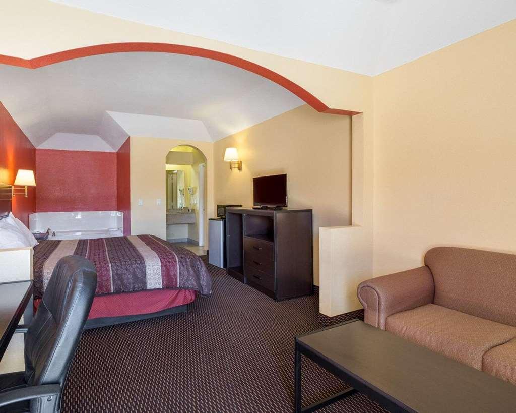 Rodeway Inn & Suites Humble Szoba fotó